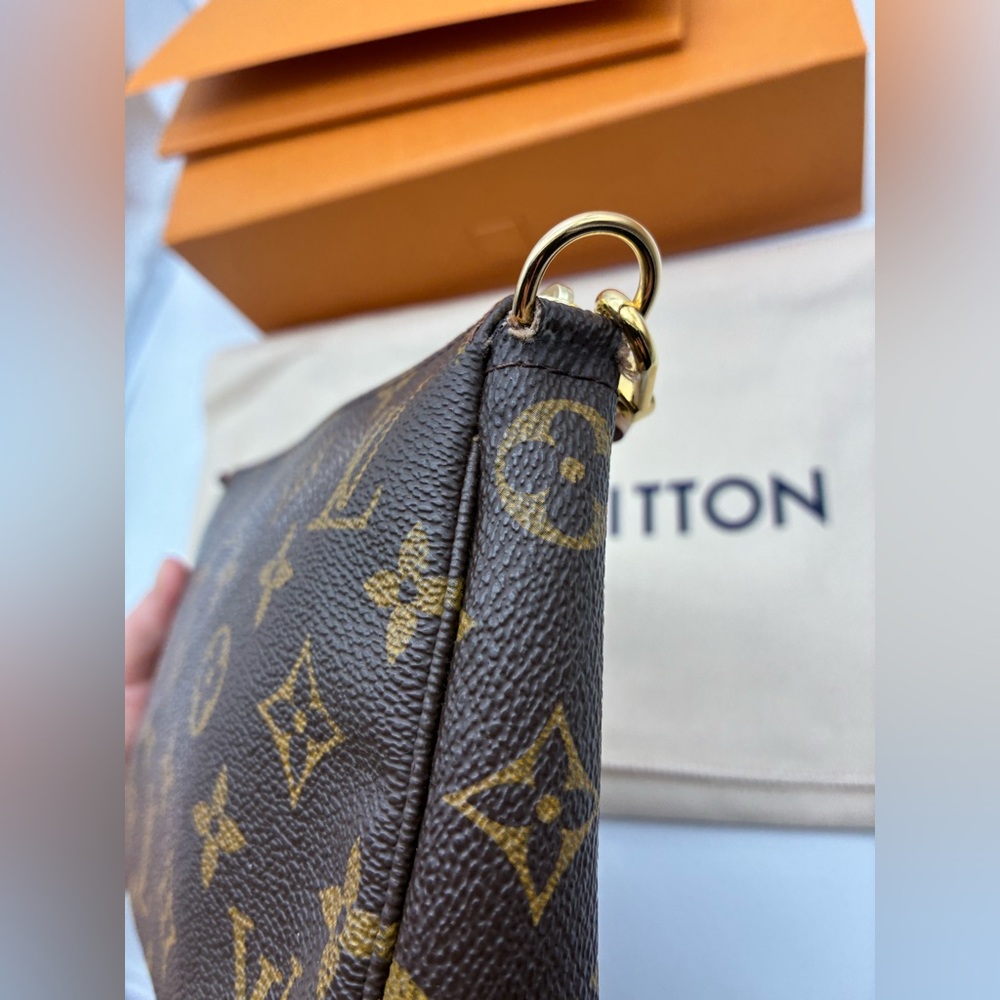 Louis Vuitton Monogram pochette bag with LV dust bag and box - Picture 4 of 10